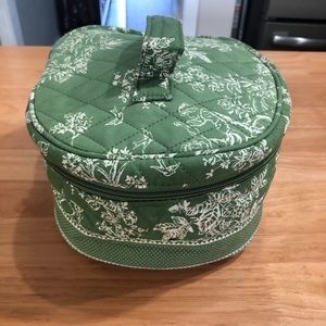 EUC AMERICANA GREEN AND WHITE QUILTED TOILETRIES BAG BY SHARIF